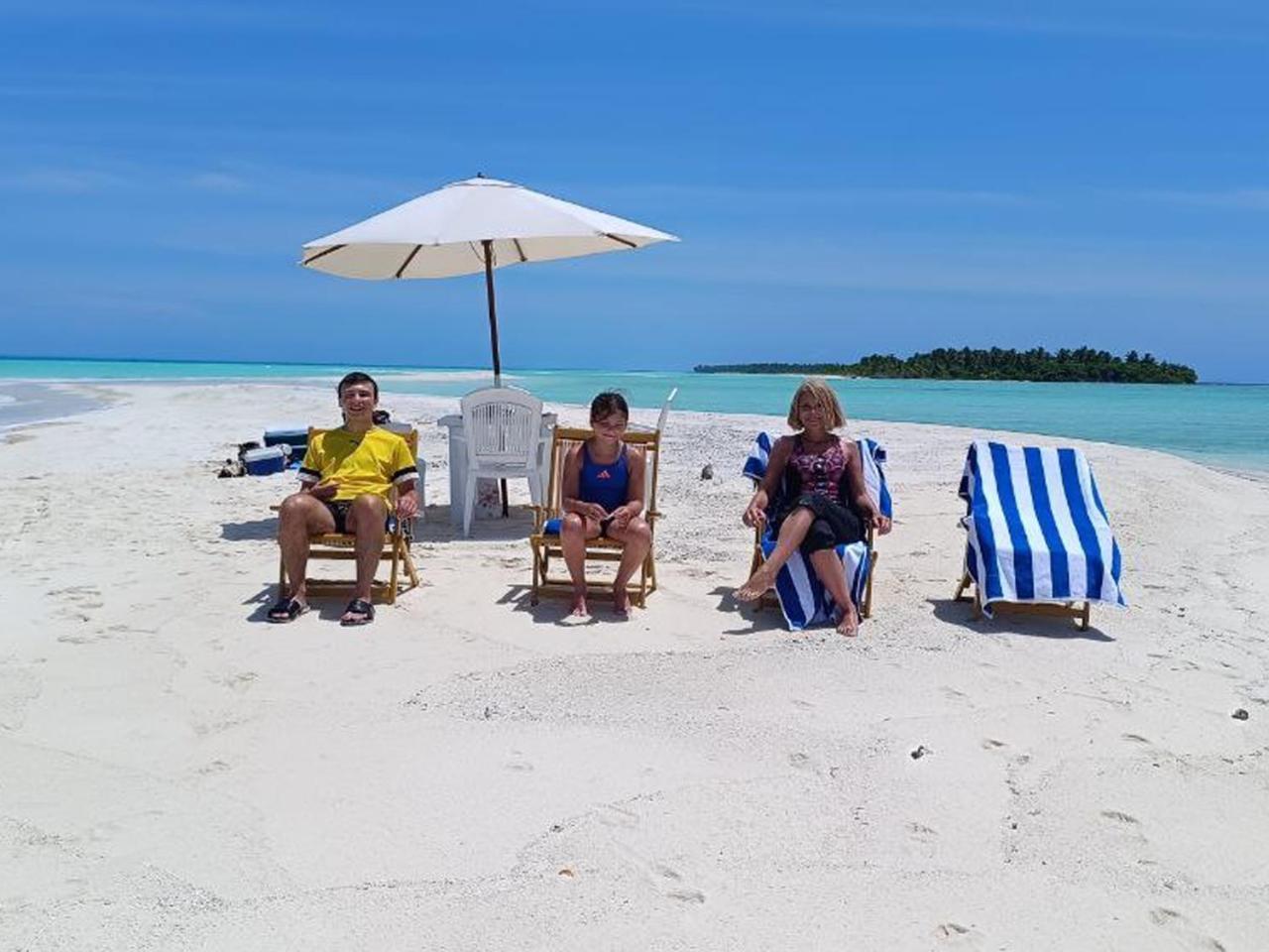 Rindali - The Speedboat From Male To The Hotel Departs At 1130 Every Monday Thursday And Saturday And From The Hotel To Male At 0630 And Five Domestic Flights Are Available Every Day Олувели - Атолл Даалу Экстерьер фото
