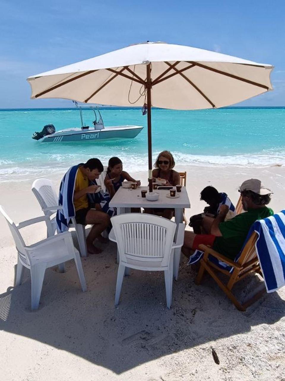 Rindali - The Speedboat From Male To The Hotel Departs At 1130 Every Monday Thursday And Saturday And From The Hotel To Male At 0630 And Five Domestic Flights Are Available Every Day Олувели - Атолл Даалу Экстерьер фото